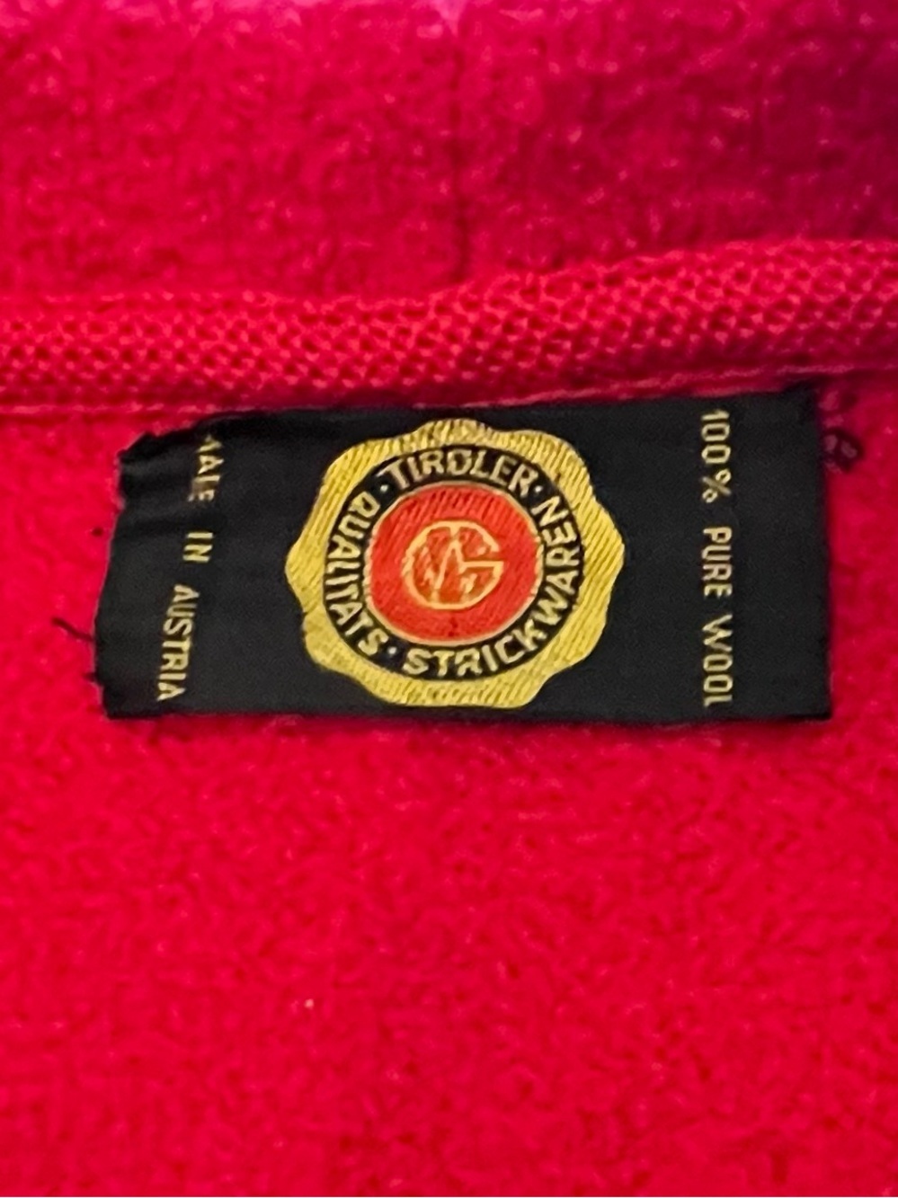 Gorgeous Tiroler Qualitats Strickwaren Red Button-Front wool Jacket - Picture 2 of 5